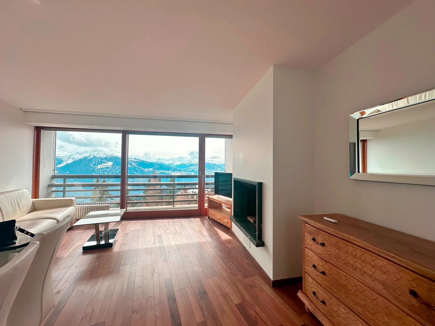 Super Crans Tower: Art of Living and Spectacular View - Photo 8 of 9