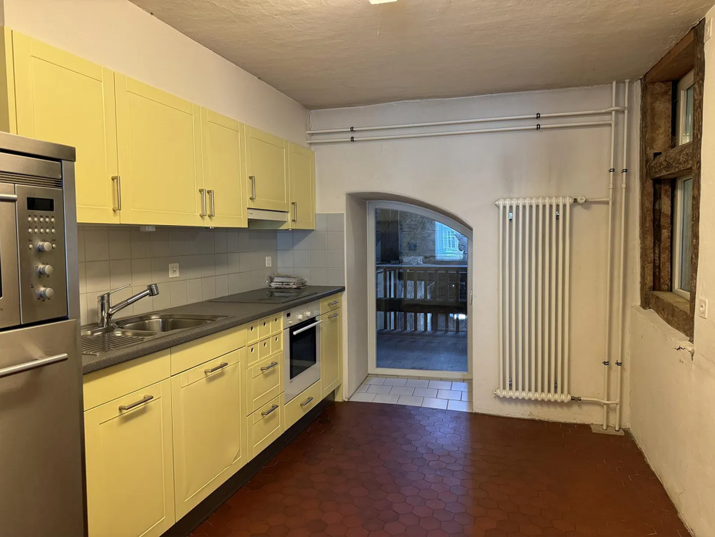 Maison de ville spacieuse de 6 pièces avec bureau et ambiance historique - Photo 4 sur 19
