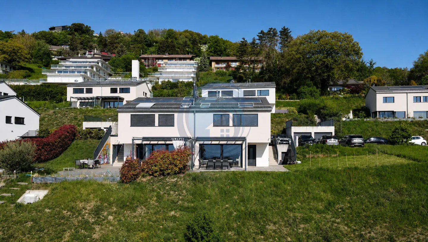 BEAUTIFUL SEMI-DETACHED VILLA WITH LAKE VIEW - Photo 3 of 15