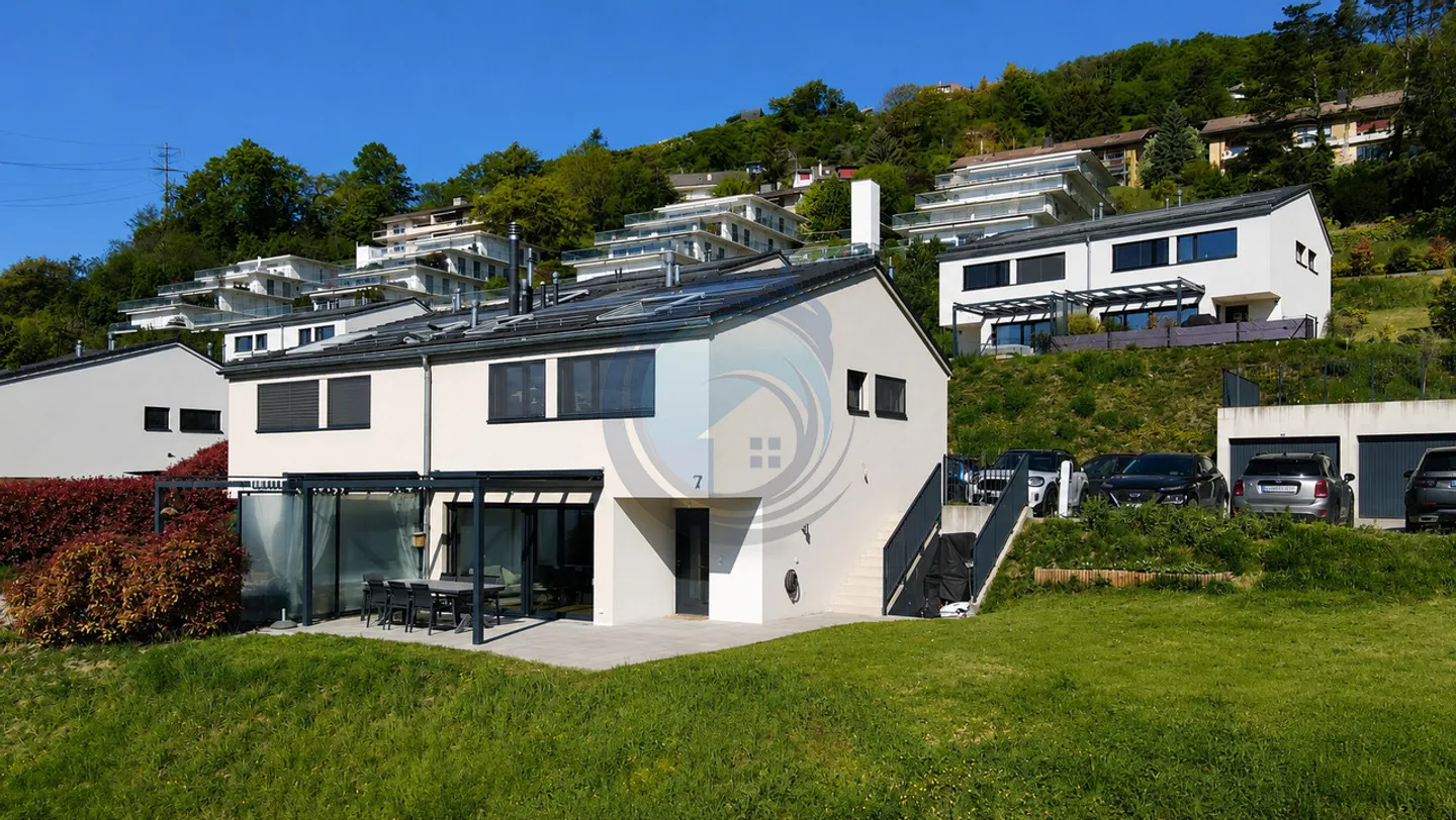 BEAUTIFUL SEMI-DETACHED VILLA WITH LAKE VIEW - Photo 4 of 15