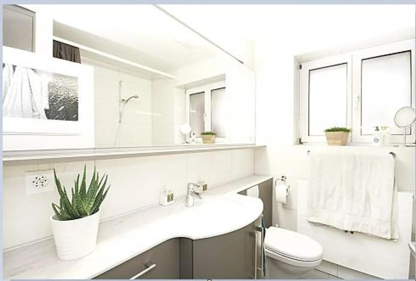 ATTRACTIVE 4.5 ROOM APARTMENT IN A CENTRAL LOCATION - Photo 2 of 6