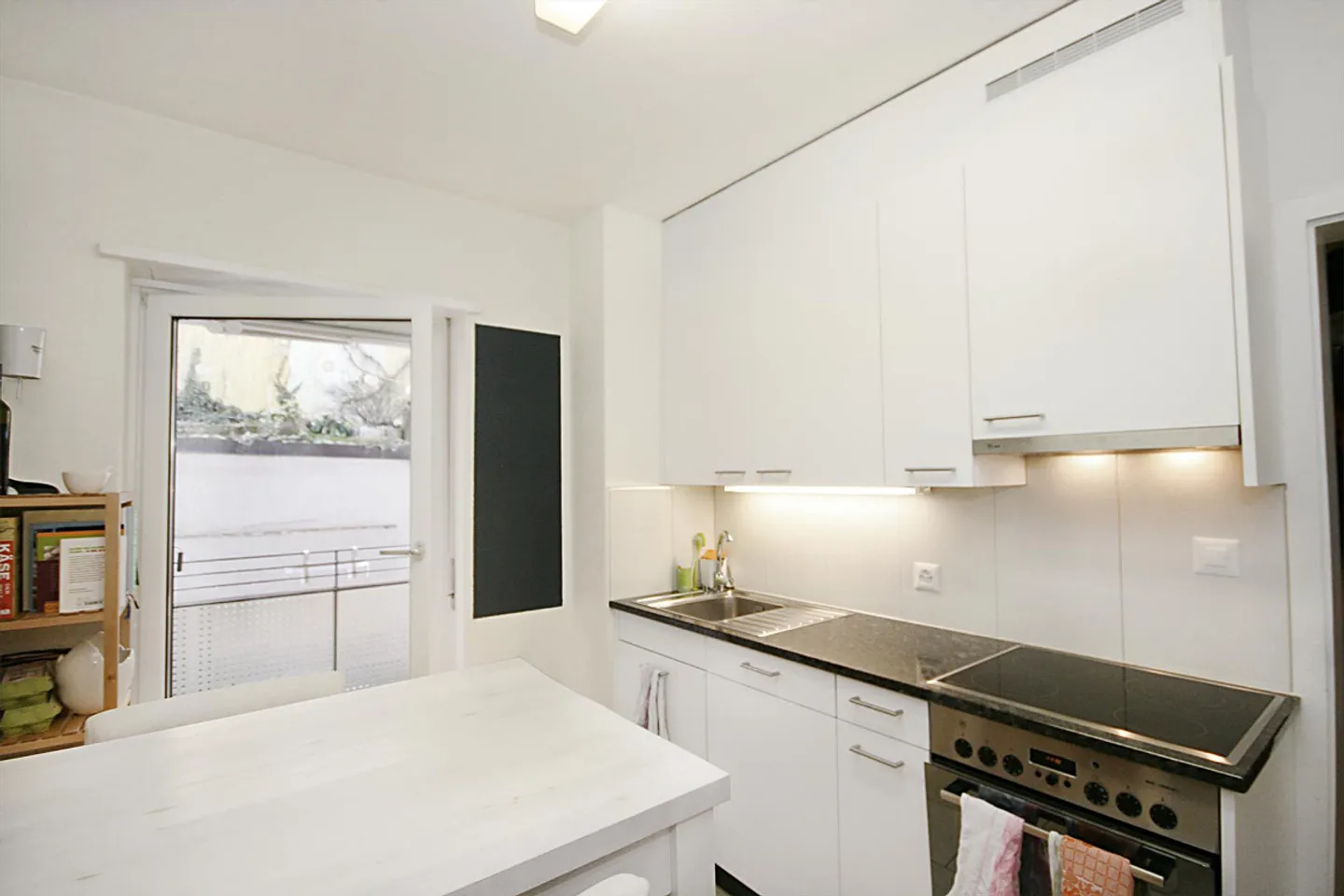 ATTRACTIVE 4.5 ROOM APARTMENT IN A CENTRAL LOCATION - Photo 3 of 6