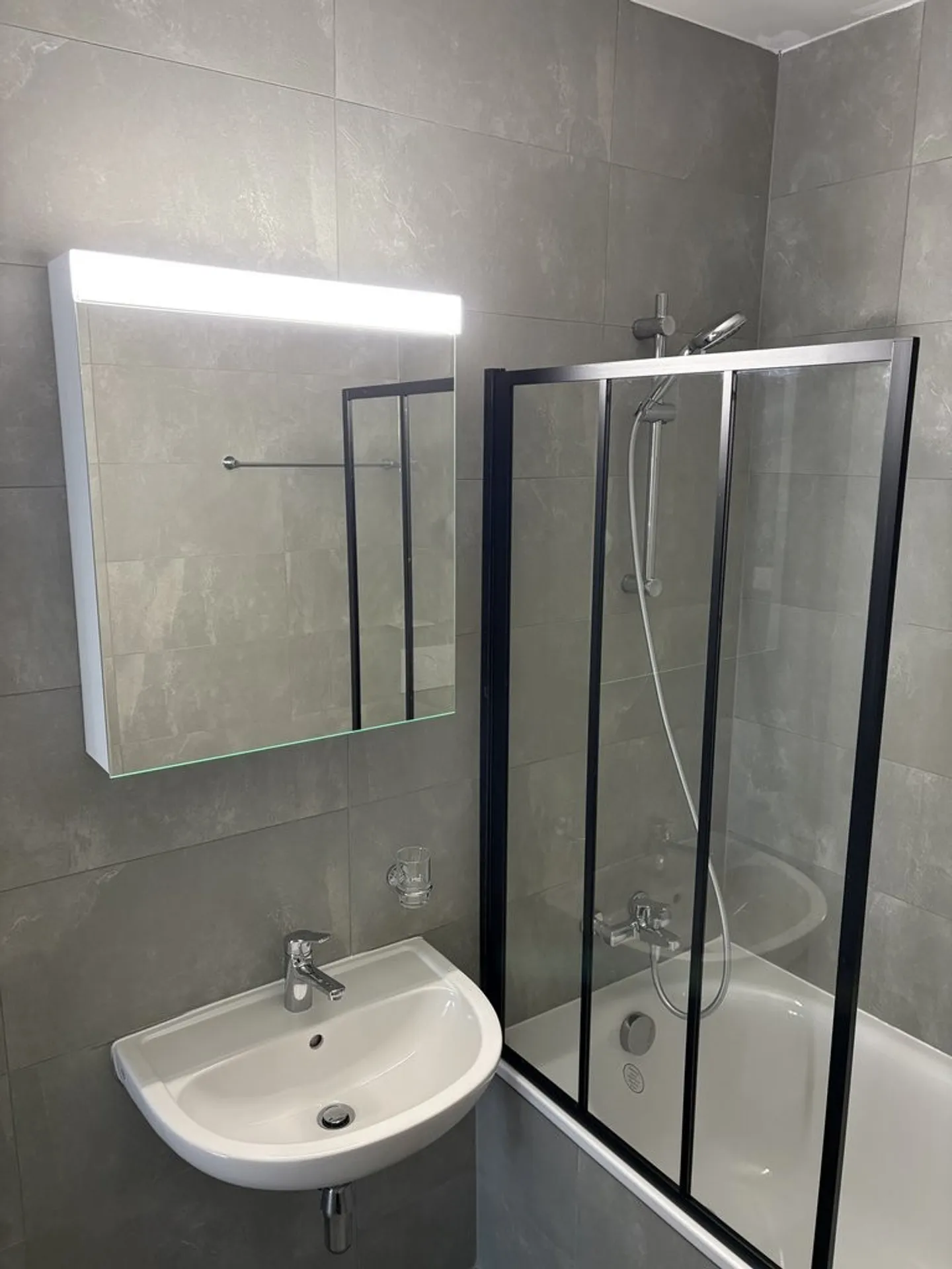 Appartamento completamente ristrutturato, in affitto con o senza mobili - Foto 4 di 6