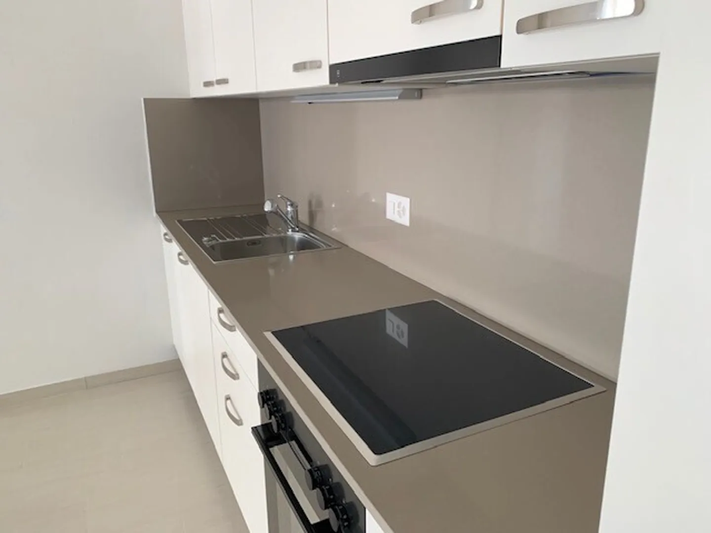 Luminoso appartamento di 2 locali a Cassarate - Foto 4 di 10