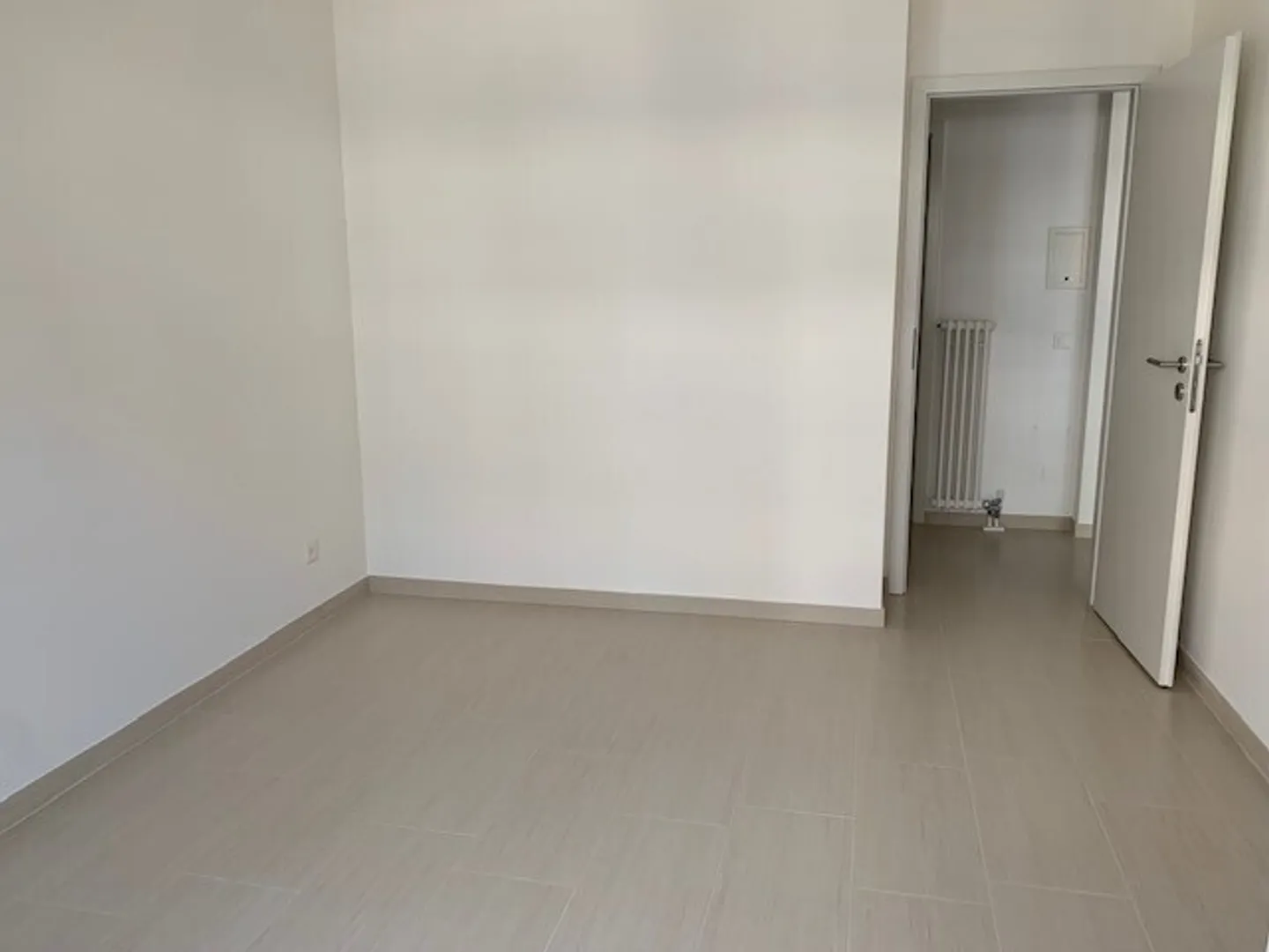 Luminoso appartamento di 2 locali a Cassarate - Foto 6 di 10