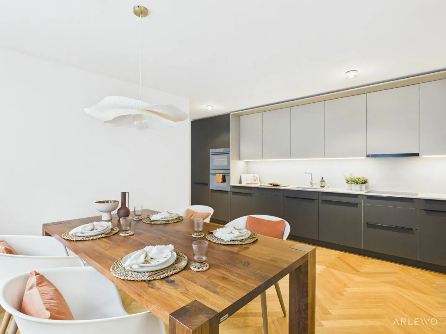 Modern, bright and comfortable - Photo 7 of 18