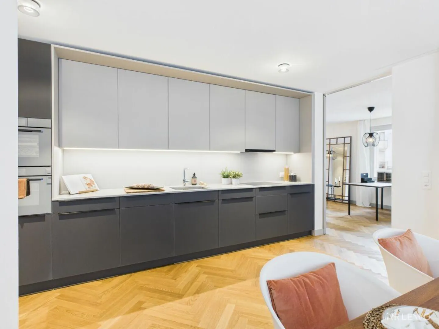 Modern, bright and comfortable - Photo 10 of 18
