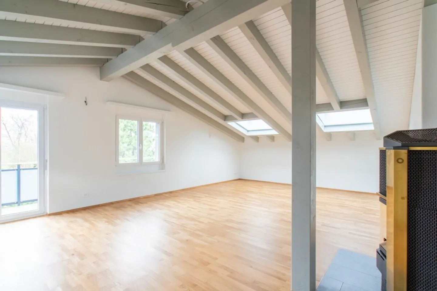 Cozy Apartment with Balcony - Photo 3 of 11