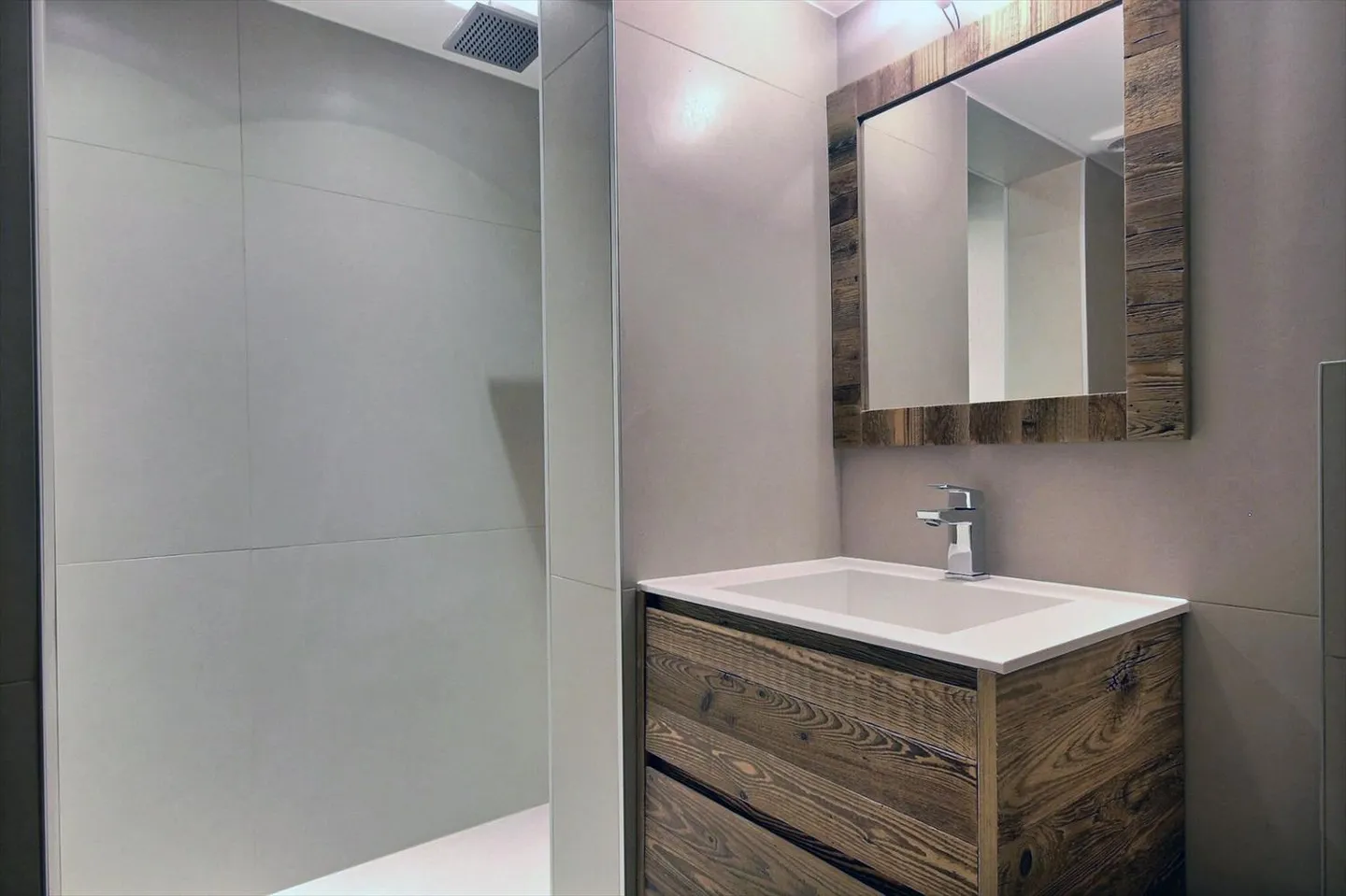 Superbe duplex intégralement rénové avec vue panoramique - Foto 12 di 13