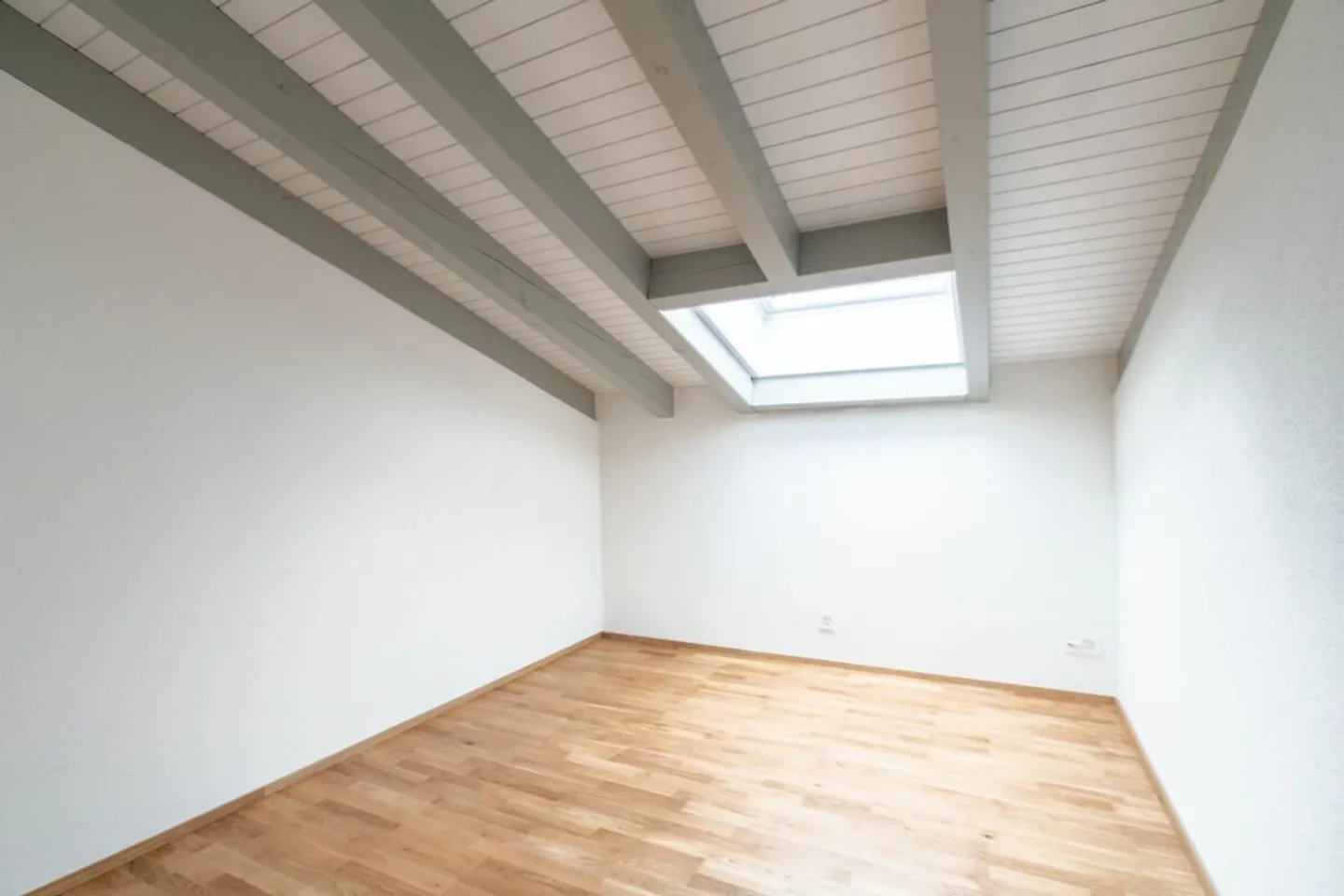 Cozy Apartment with Balcony - Photo 5 of 11