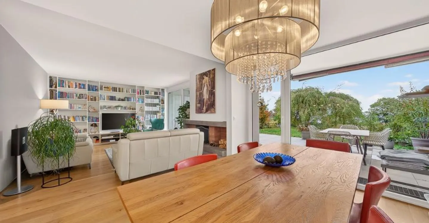 Rare duplex of 4.5 rooms: villa spirit, garden and lake view - Photo 1 of 12