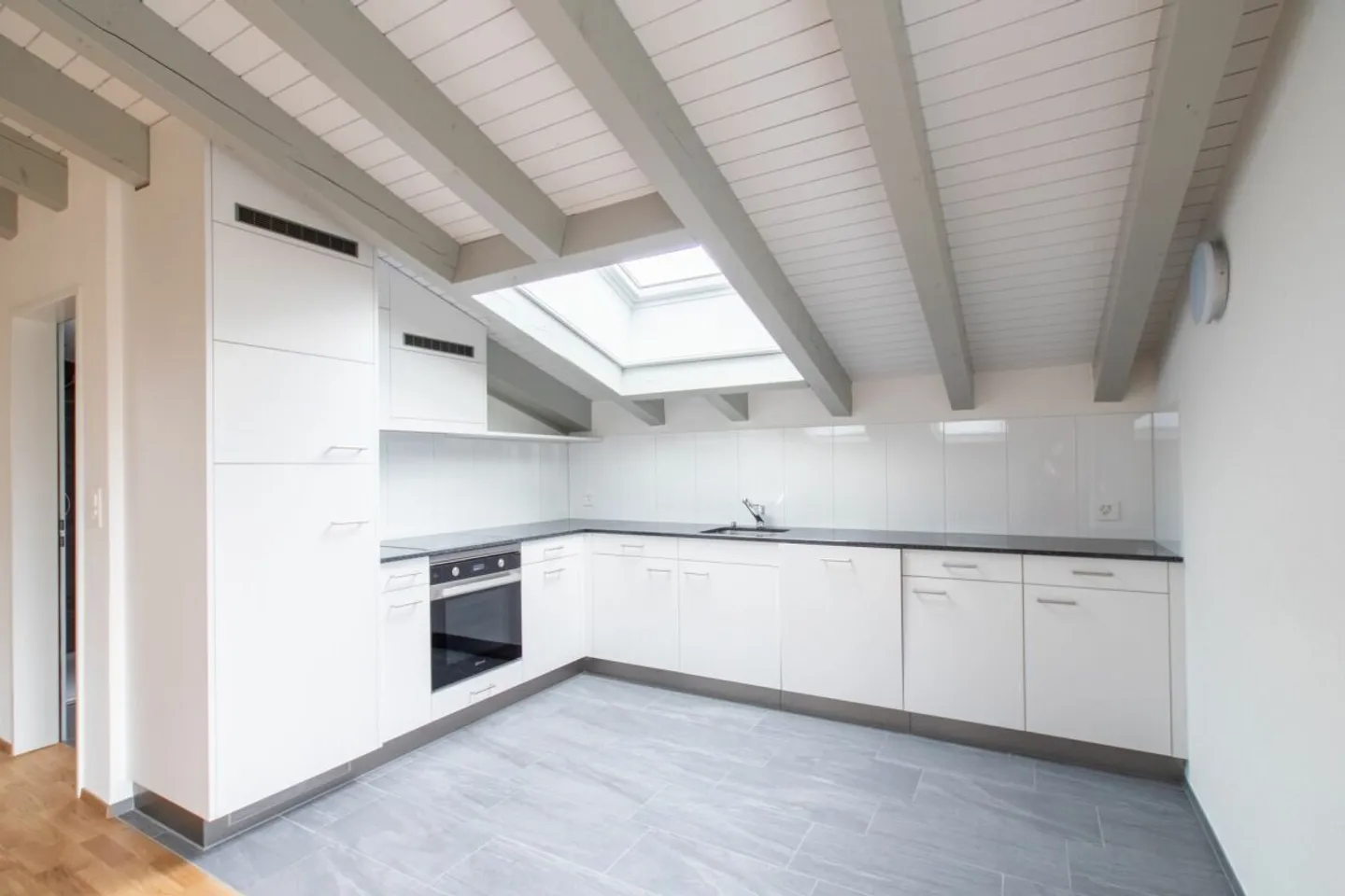 Cozy Apartment with Balcony - Photo 6 of 11