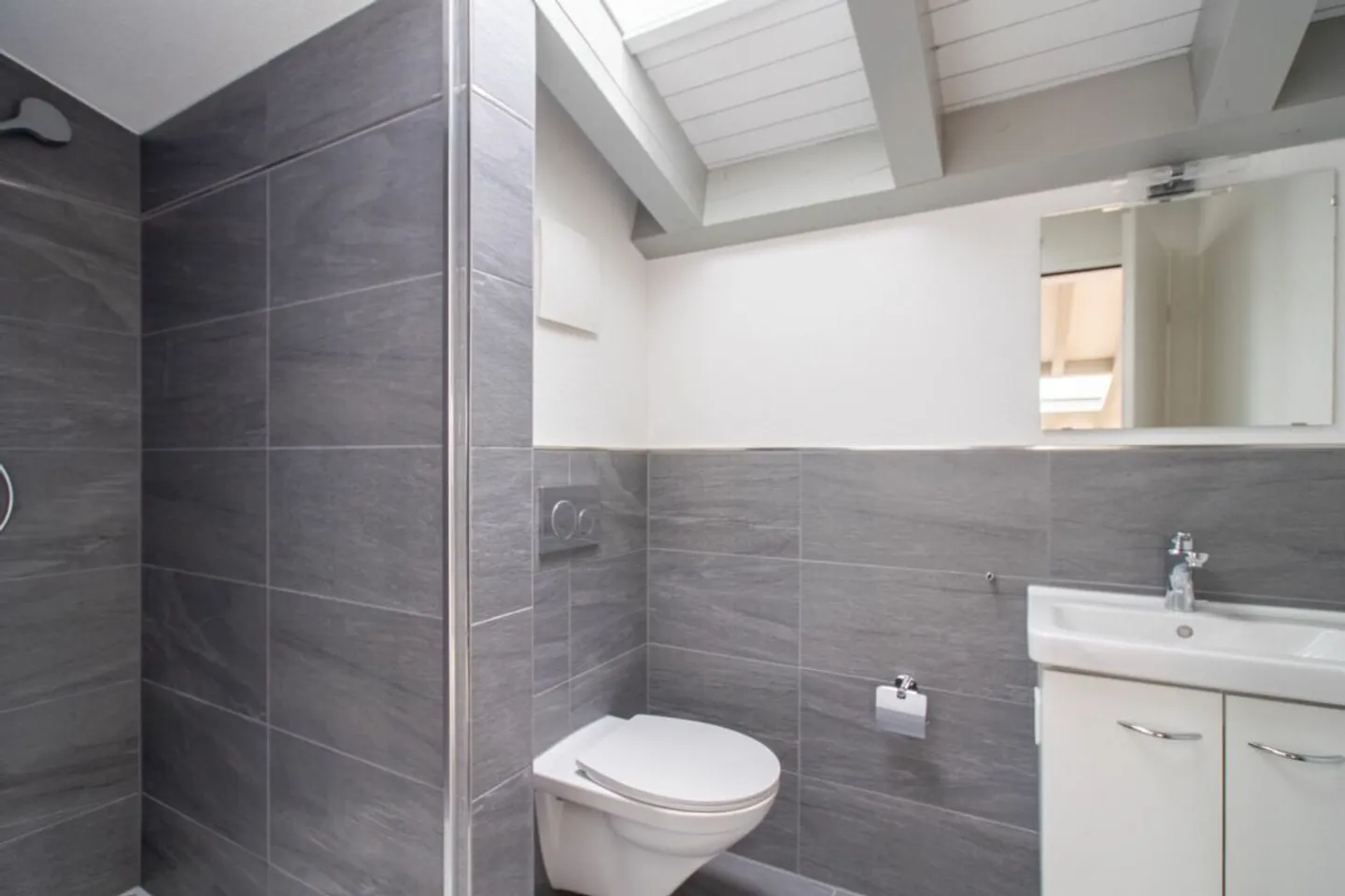 Cozy Apartment with Balcony - Photo 7 of 11