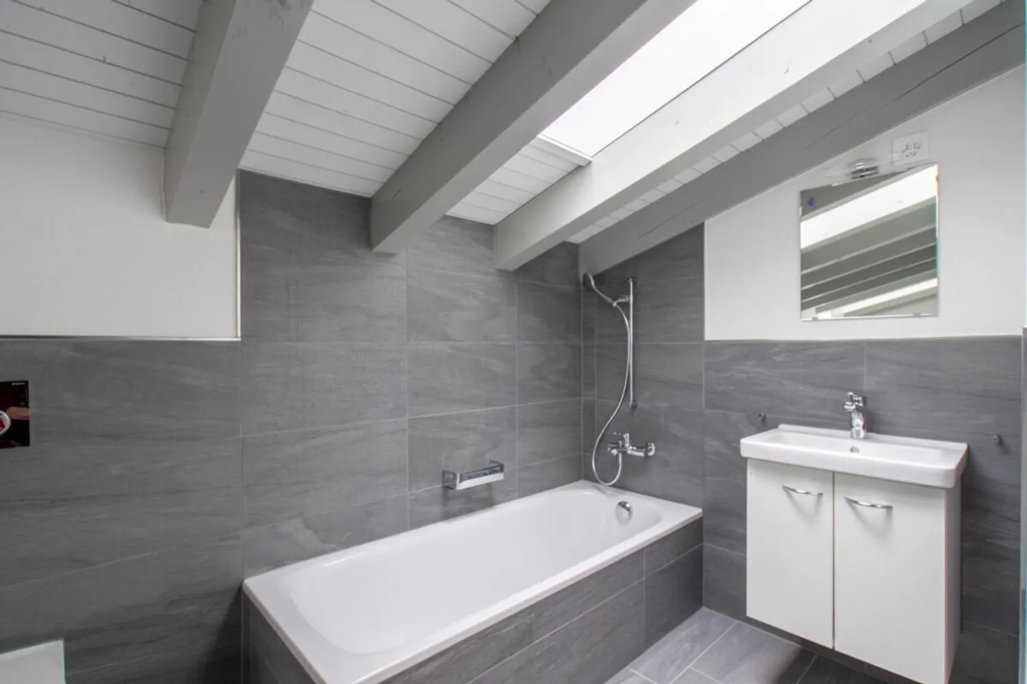 Cozy Apartment with Balcony - Photo 8 of 11