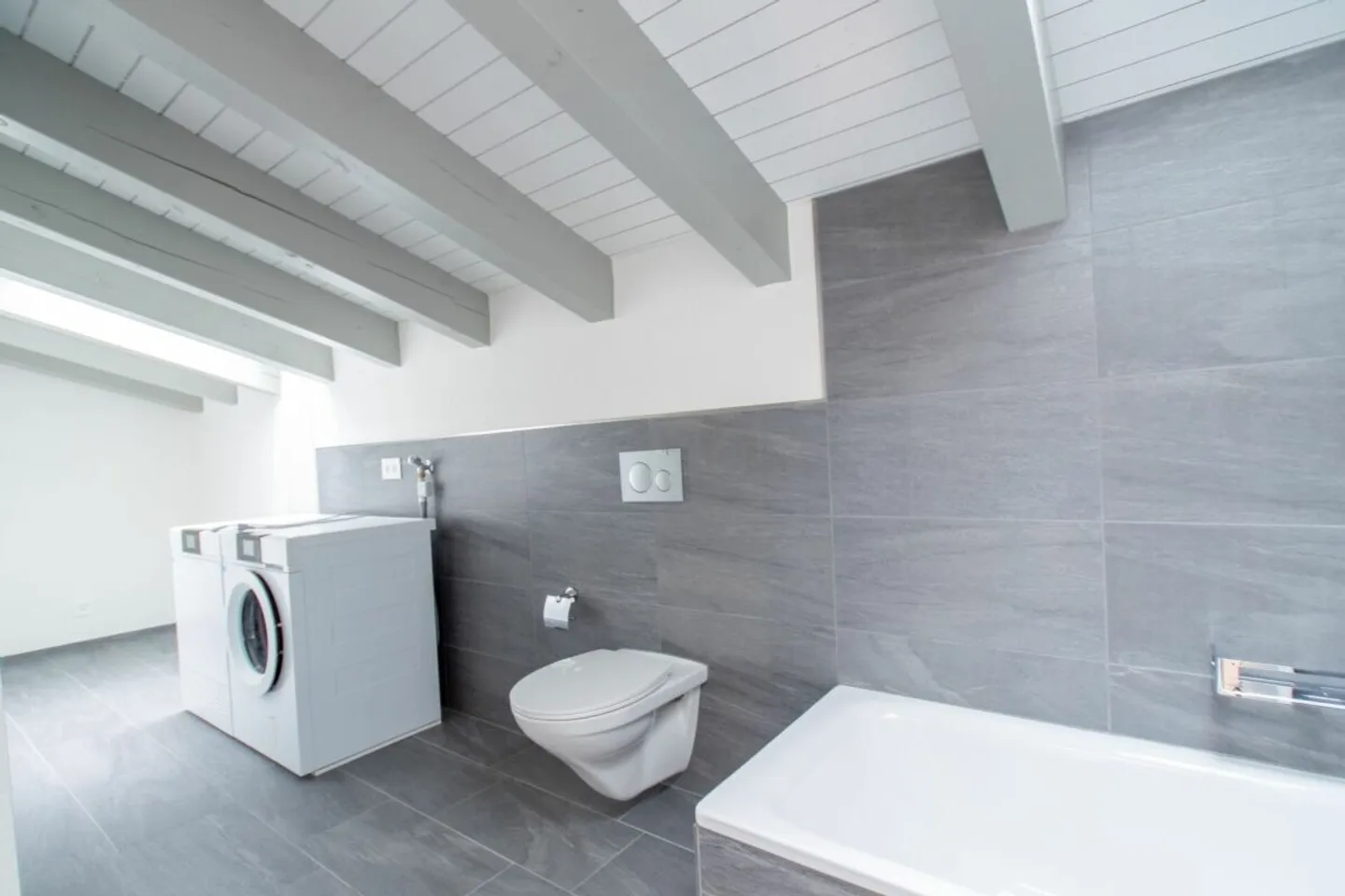 Cozy Apartment with Balcony - Photo 9 of 11