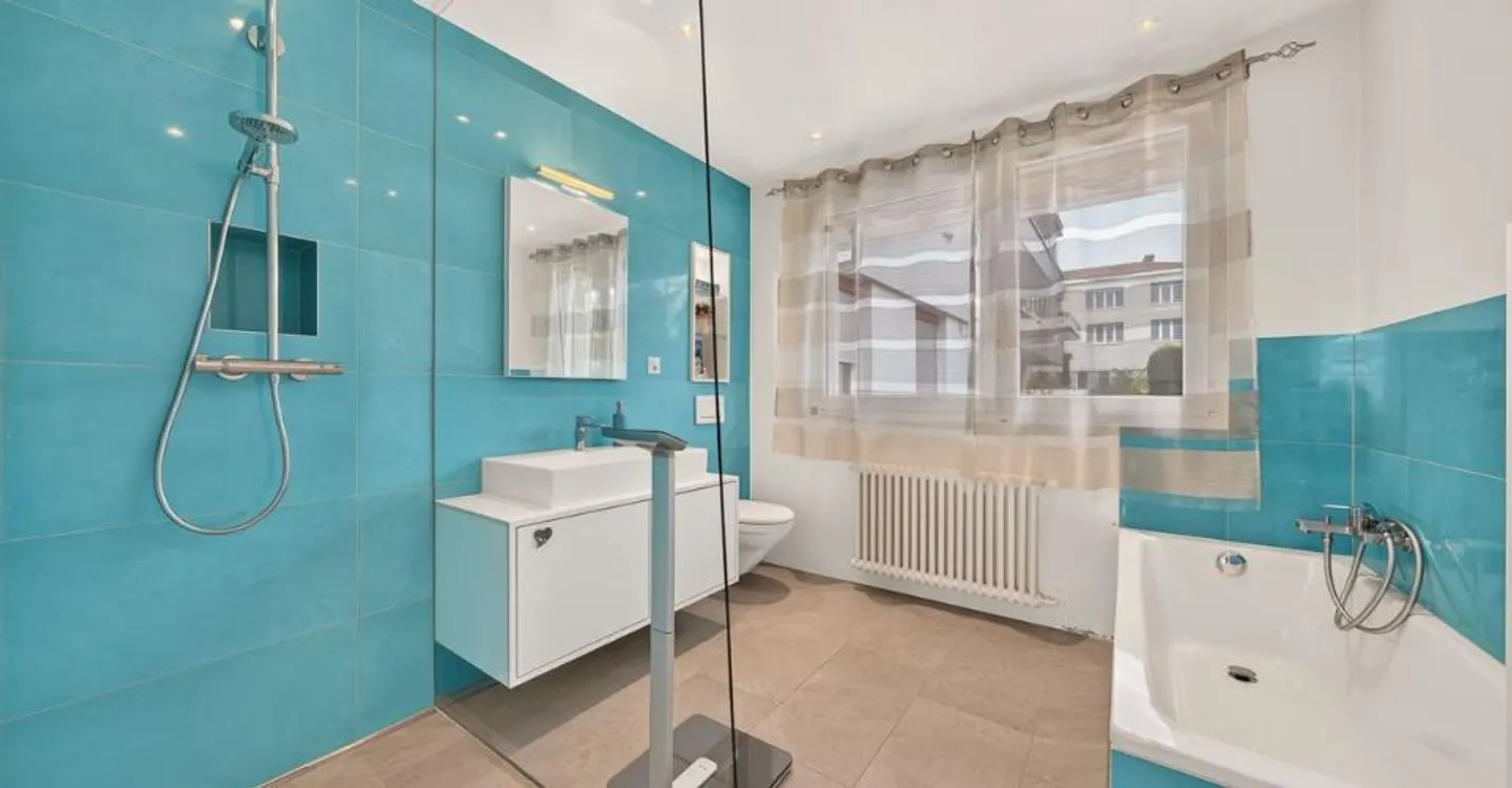 Rare duplex of 4.5 rooms: villa spirit, garden and lake view - Photo 10 of 12