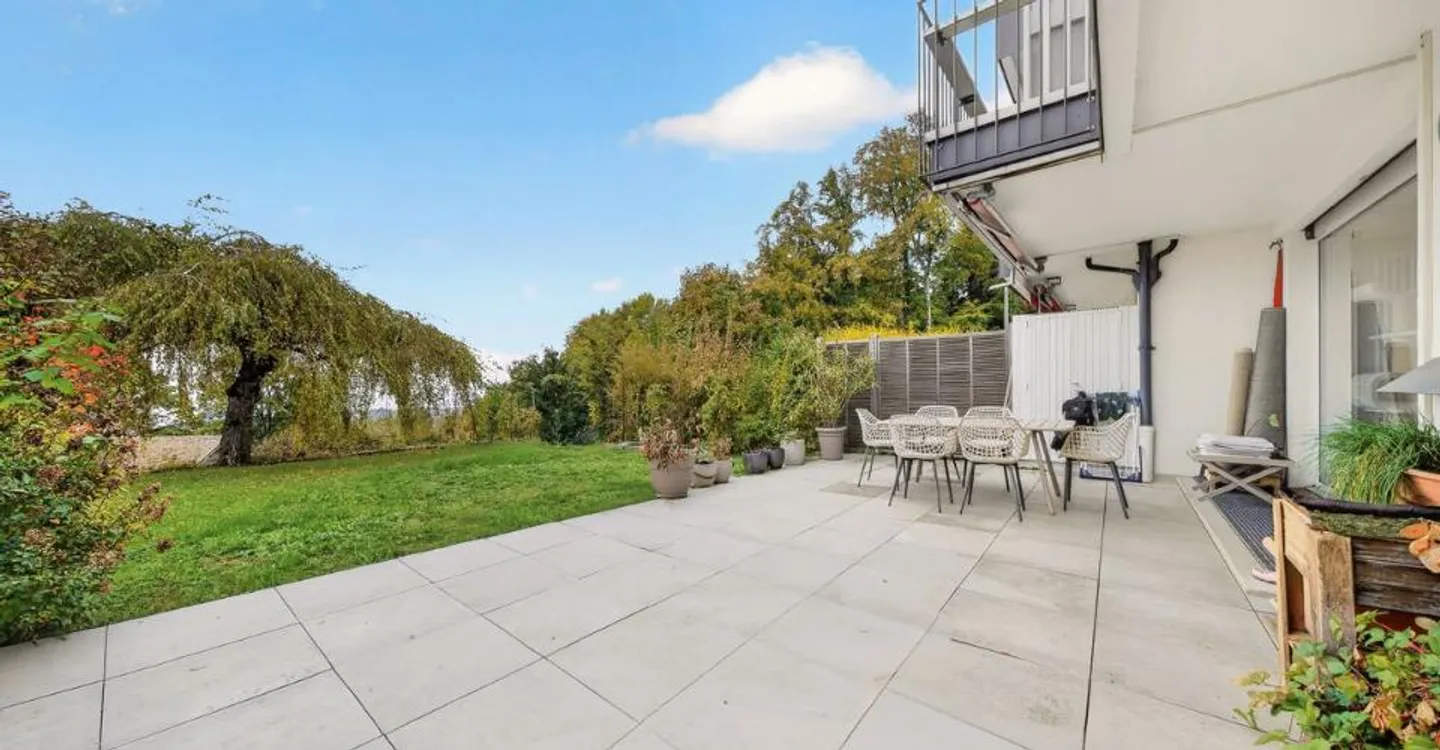 Rare duplex of 4.5 rooms: villa spirit, garden and lake view - Photo 12 of 12
