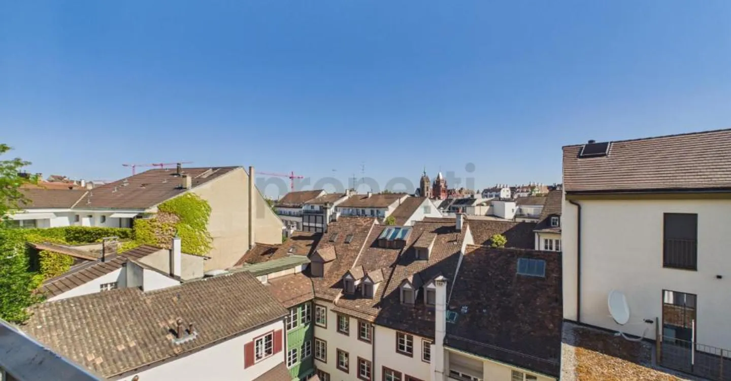 Charming Apartment with Balcony - Photo 8 of 12