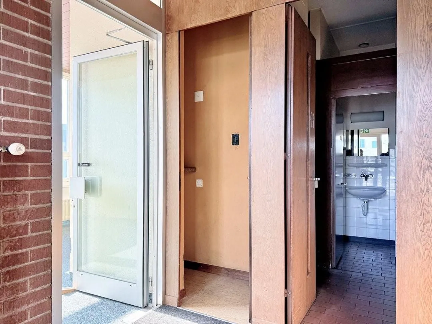 Spazio commerciale attraente con grande potenziale da affittare o acquistare - Foto 5 di 9