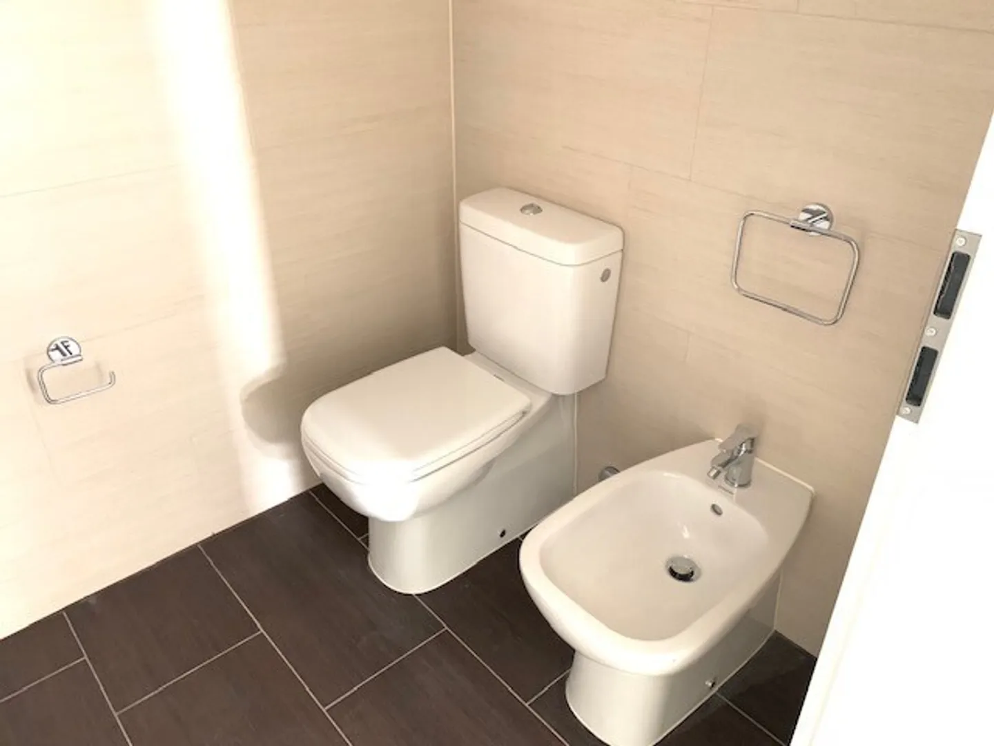 Luminoso appartamento di 2 locali a Cassarate - Foto 9 di 10