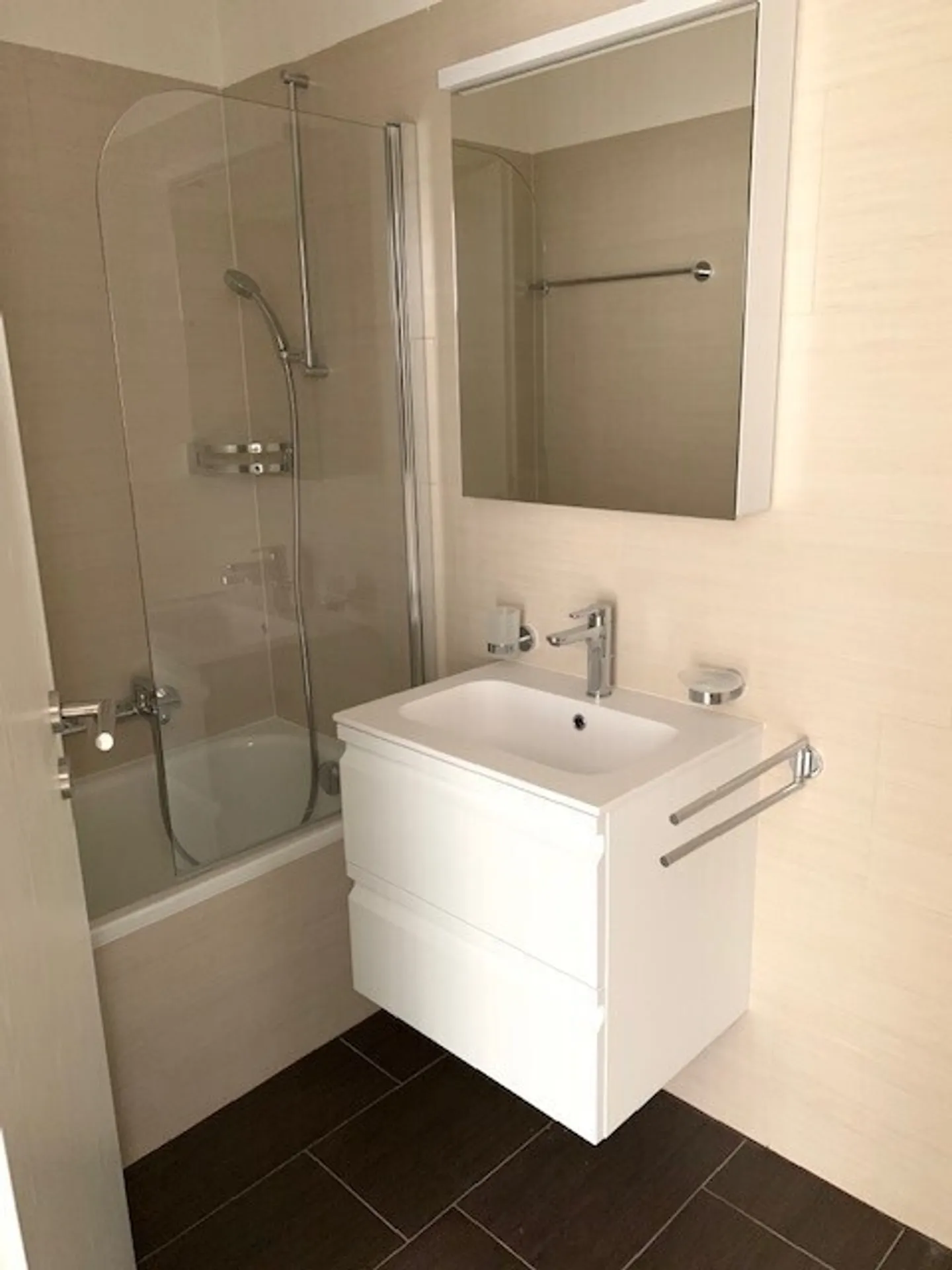 Luminoso appartamento di 2 locali a Cassarate - Foto 10 di 10