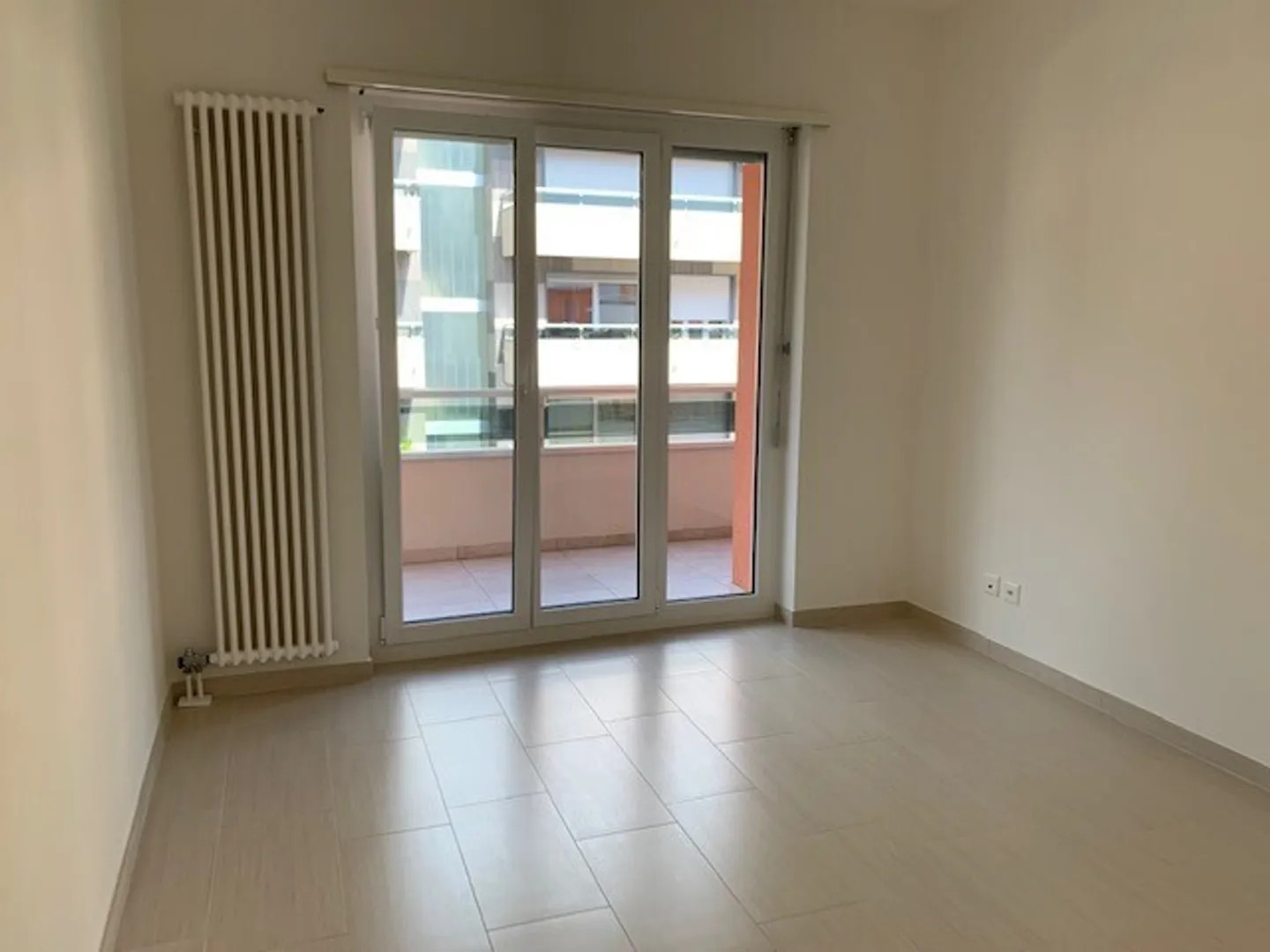 Luminoso appartamento di 2 locali a Cassarate - Foto 7 di 10