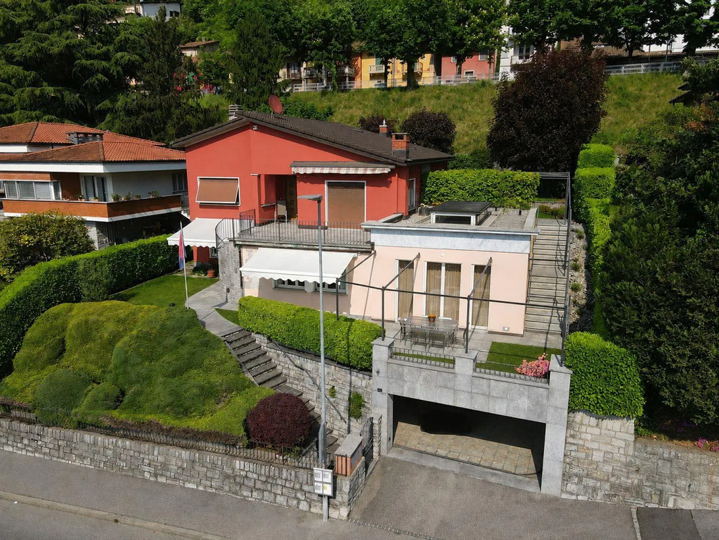 Magnifique villa uni-bi familiale avec jardin bien entretenu, orientation optimale et vue dégagée - Photo 2 sur 29