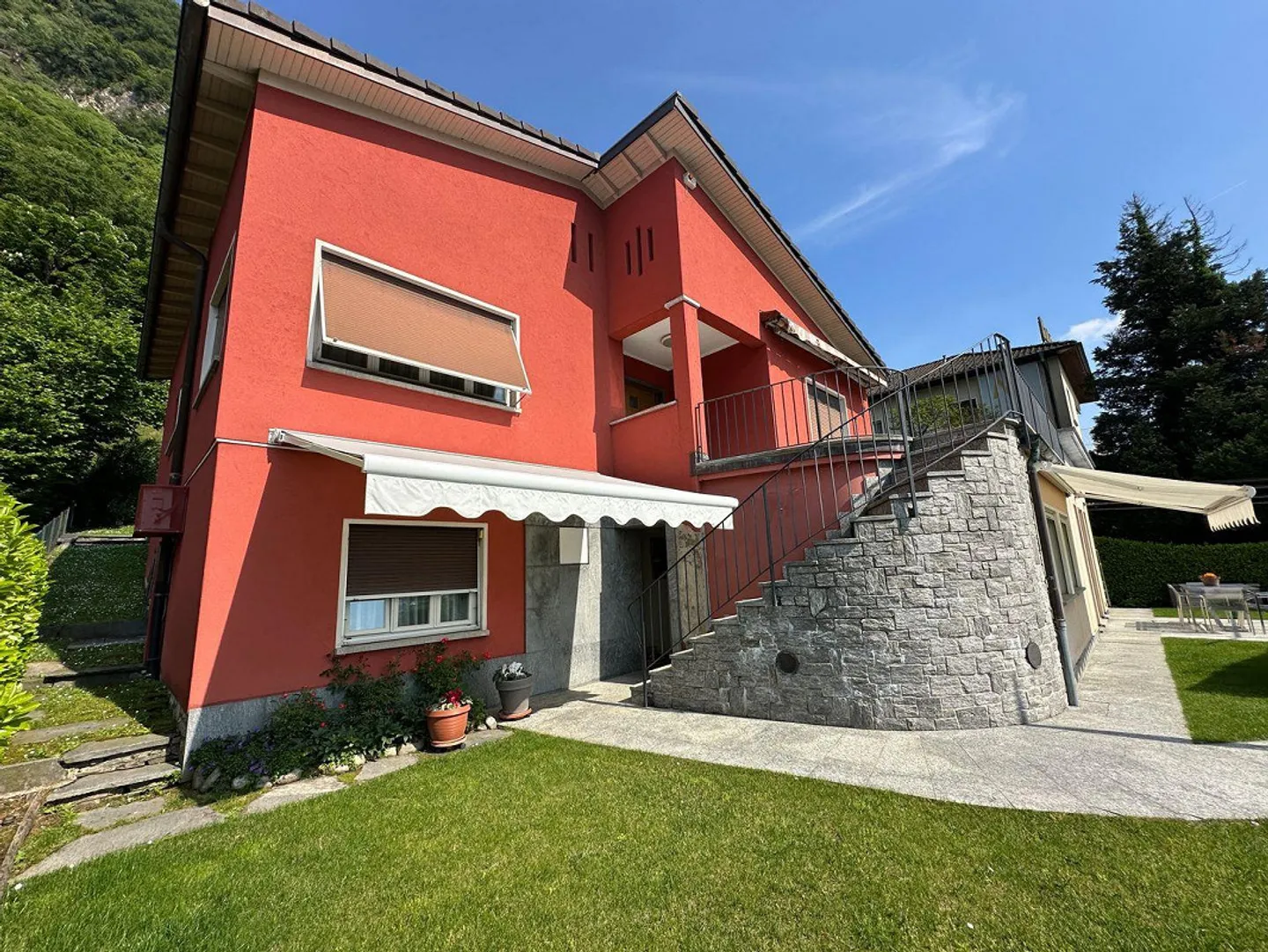 Magnifique villa uni-bi familiale avec jardin bien entretenu, orientation optimale et vue dégagée - Photo 3 sur 29