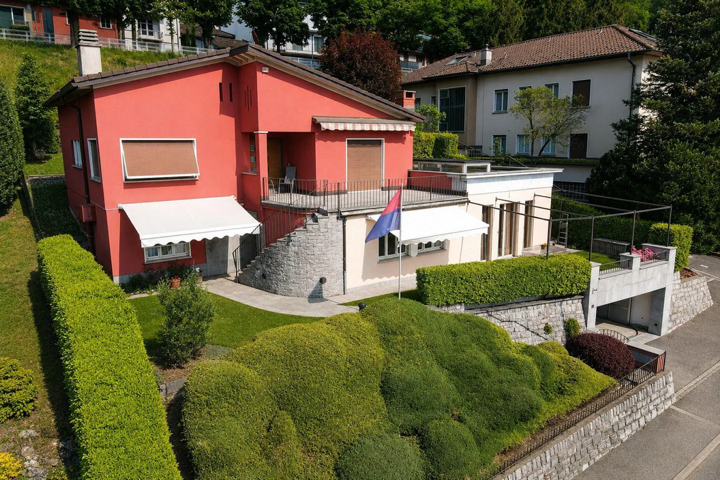 Magnifique villa uni-bi familiale avec jardin bien entretenu, orientation optimale et vue dégagée - Photo 1 sur 29
