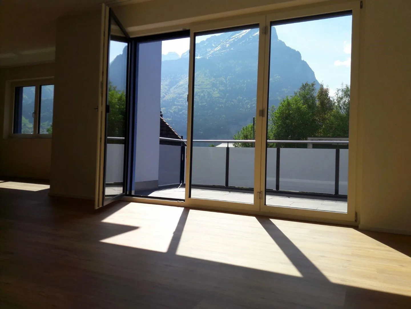 Moderno appartamento di 4,5 stanze con vista mozzafiato sulle montagne ad Attinghausen - Foto 5 di 10