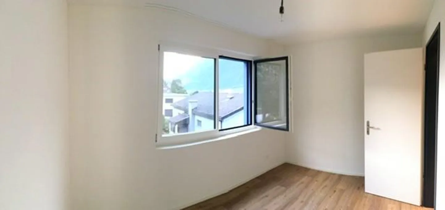 Moderno appartamento di 4,5 stanze con vista mozzafiato sulle montagne ad Attinghausen - Foto 8 di 10