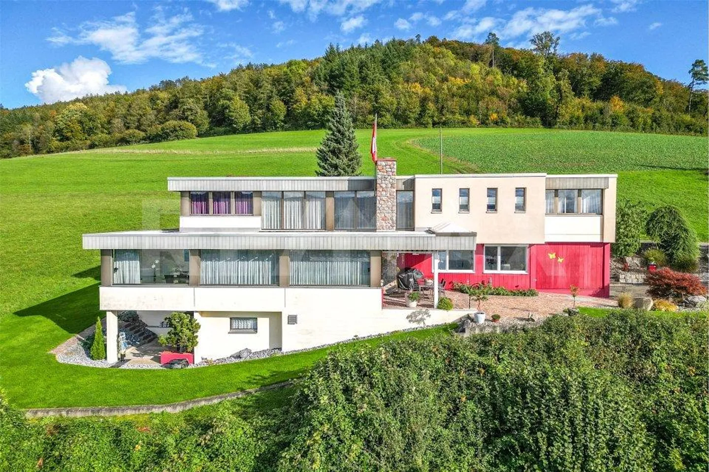 Panoramablick, Privatsphäre & Platz: Repräsentatives Wohnjuwel am Westhang in Etzgen - Foto 1 von 13