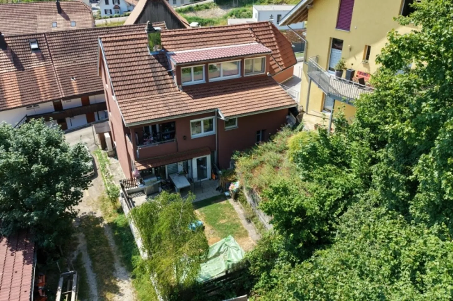 GROSSZÜGIGE 4.5-ZIMMER-WOHNUNG IN BEGEHRTER UND RUHIGER LAGE - Foto 2 von 17