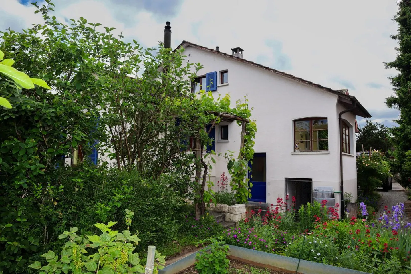 Casa unifamiliare di 6 stanze in una posizione molto tranquilla e soleggiata - Foto 3 di 13