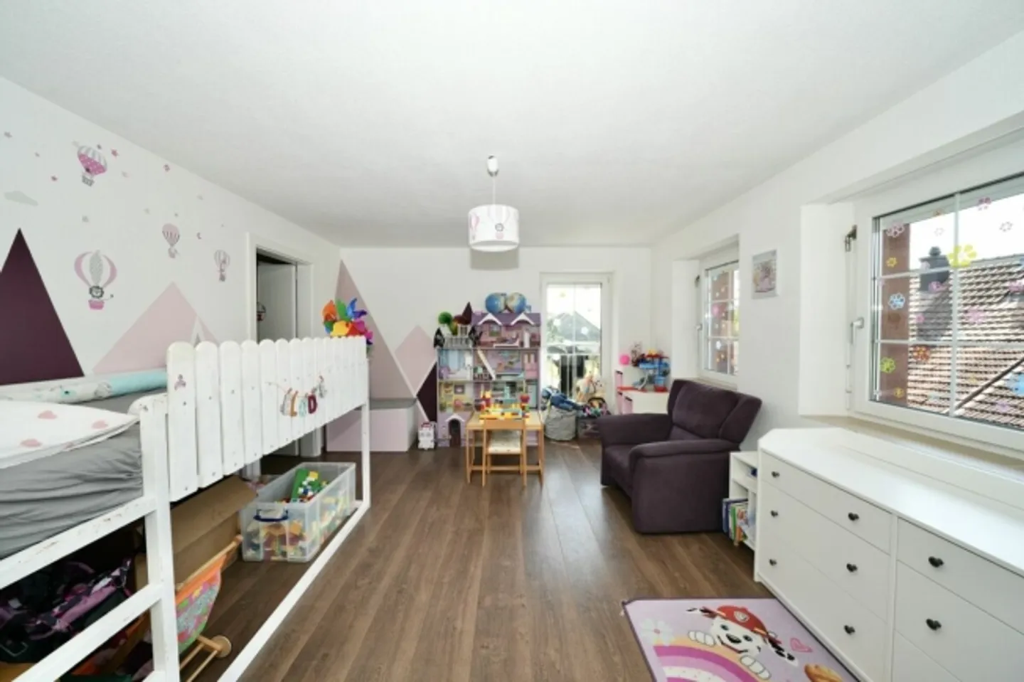 GROSSZÜGIGE 4.5-ZIMMER-WOHNUNG IN BEGEHRTER UND RUHIGER LAGE - Foto 10 von 17