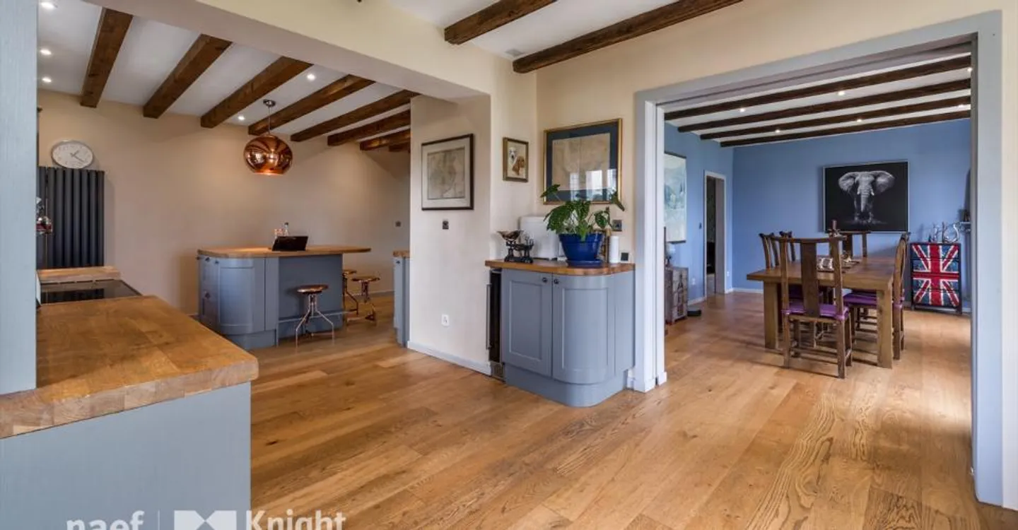 Individual house with a lot of character, 10 rooms for sale in the city center of St-Légier - Photo 7 of 10