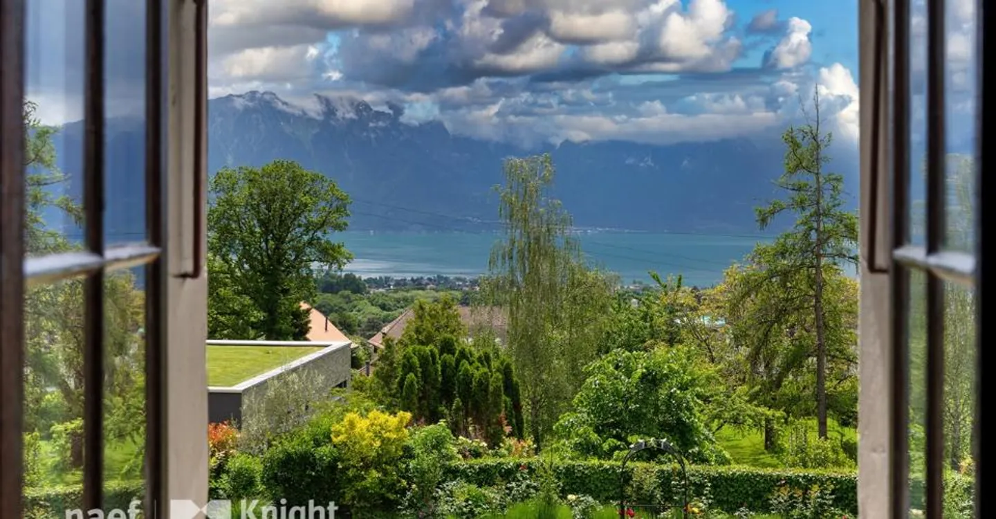 Individual house with a lot of character, 10 rooms for sale in the city center of St-Légier - Photo 3 of 10