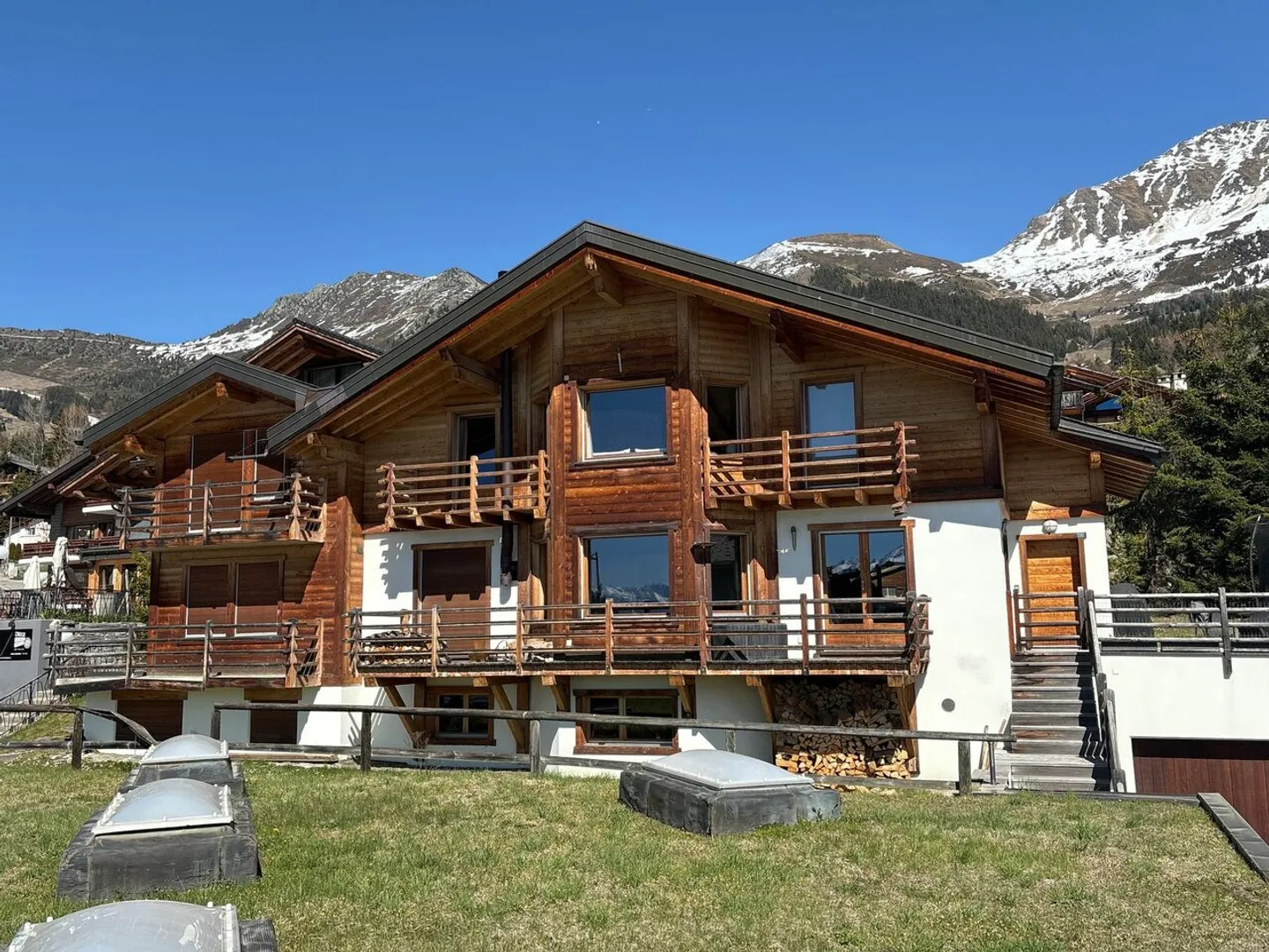 CHALET 7 STANZE NEL CENTRO DI VERBIER CON 2 APPARTAMENTI SEPARATI - Foto 1 di 26