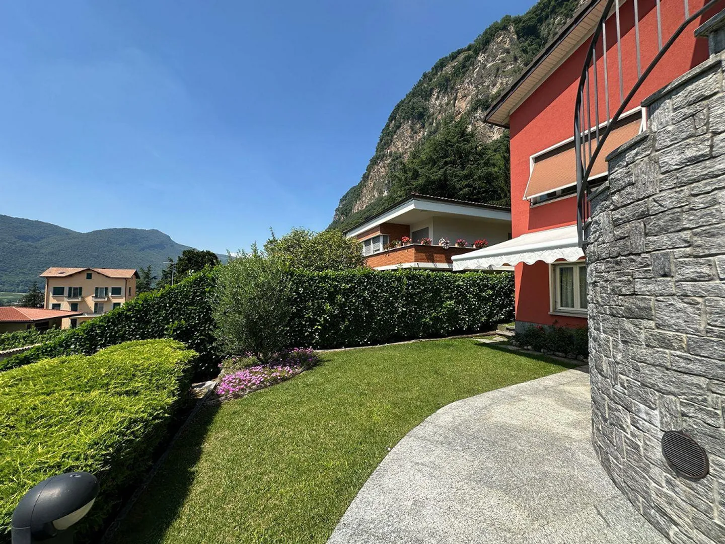 Magnifique villa uni-bi familiale avec jardin bien entretenu, orientation optimale et vue dégagée - Photo 13 sur 29