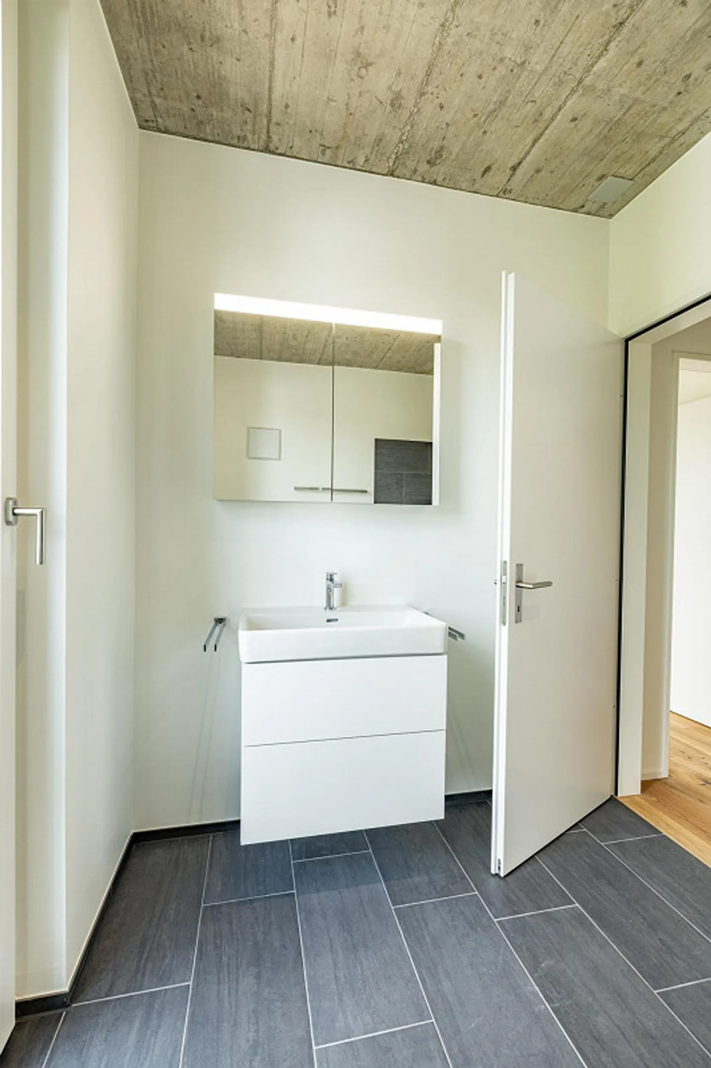 Moderno appartamento di 4 1/2 stanze e spazioso tetto comunitario - Foto 5 di 22