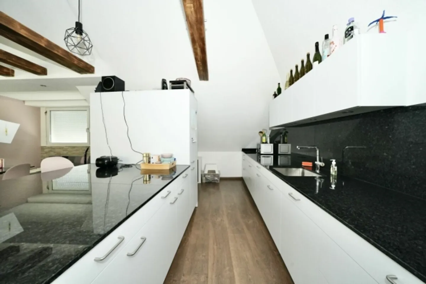 GROSSZÜGIGE 4.5-ZIMMER-WOHNUNG IN BEGEHRTER UND RUHIGER LAGE - Foto 15 von 17