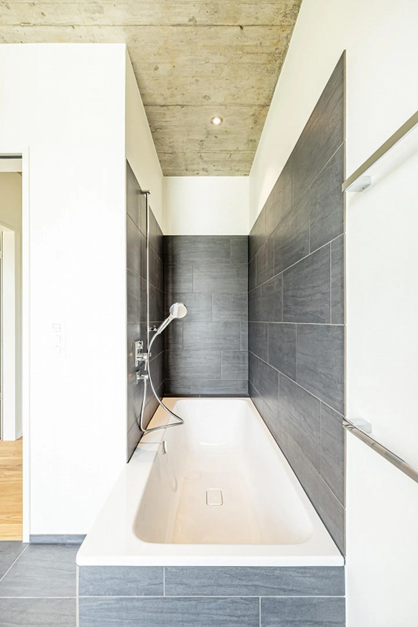 Moderno appartamento di 4 1/2 stanze e spazioso tetto comunitario - Foto 4 di 22