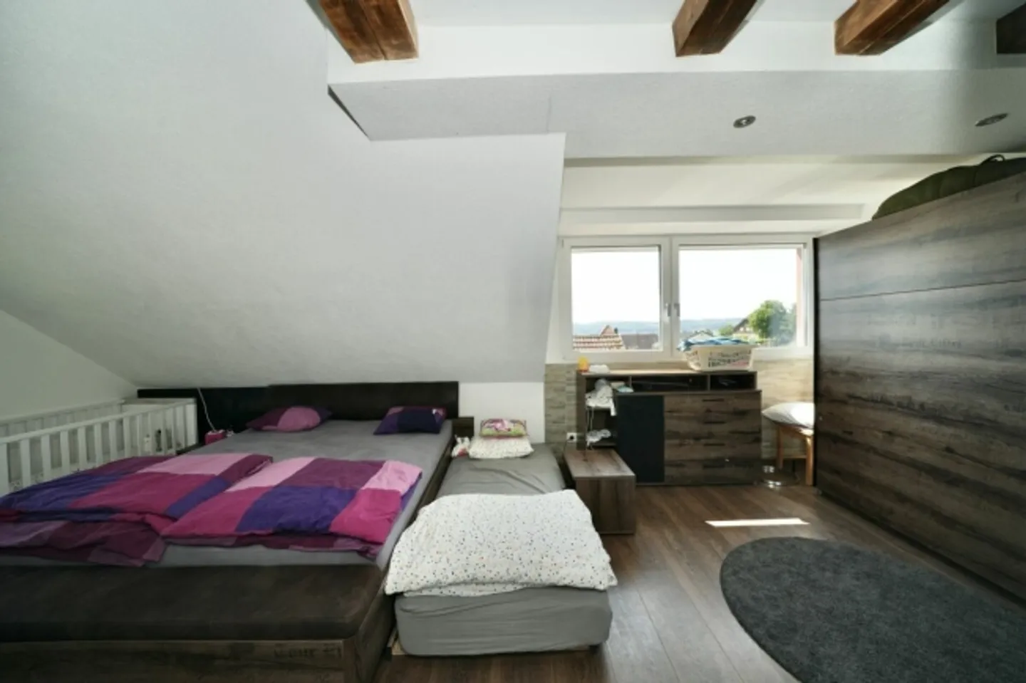 GROSSZÜGIGE 4.5-ZIMMER-WOHNUNG IN BEGEHRTER UND RUHIGER LAGE - Foto 13 von 17