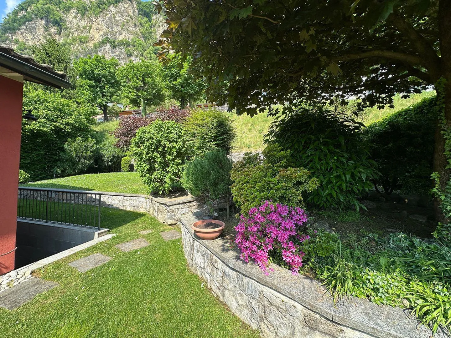 Magnifique villa uni-bi familiale avec jardin bien entretenu, orientation optimale et vue dégagée - Photo 24 sur 29