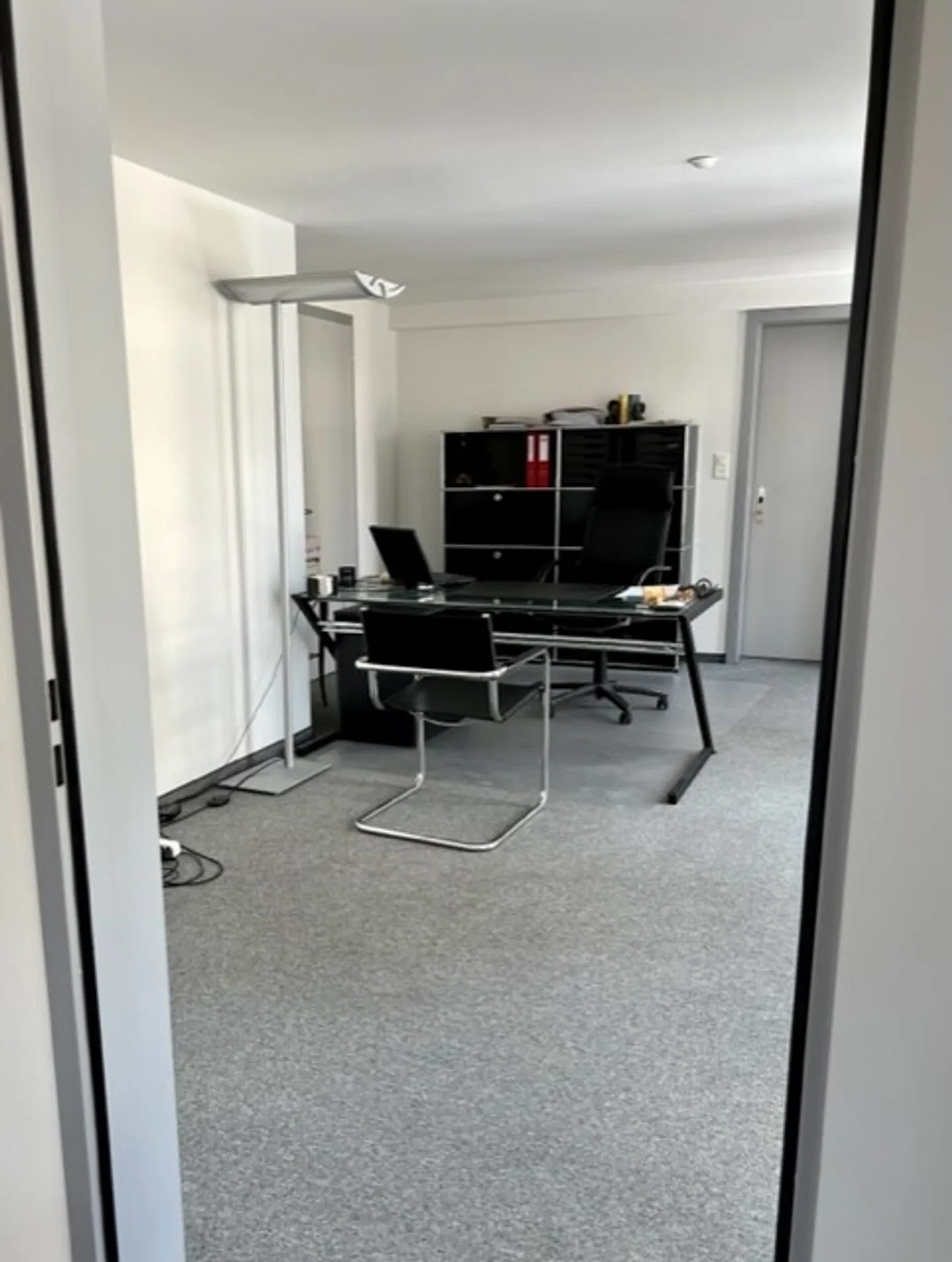 À louer bureau / cabinet de 2 pièces au centre d'Altstätten - Photo 2 sur 6