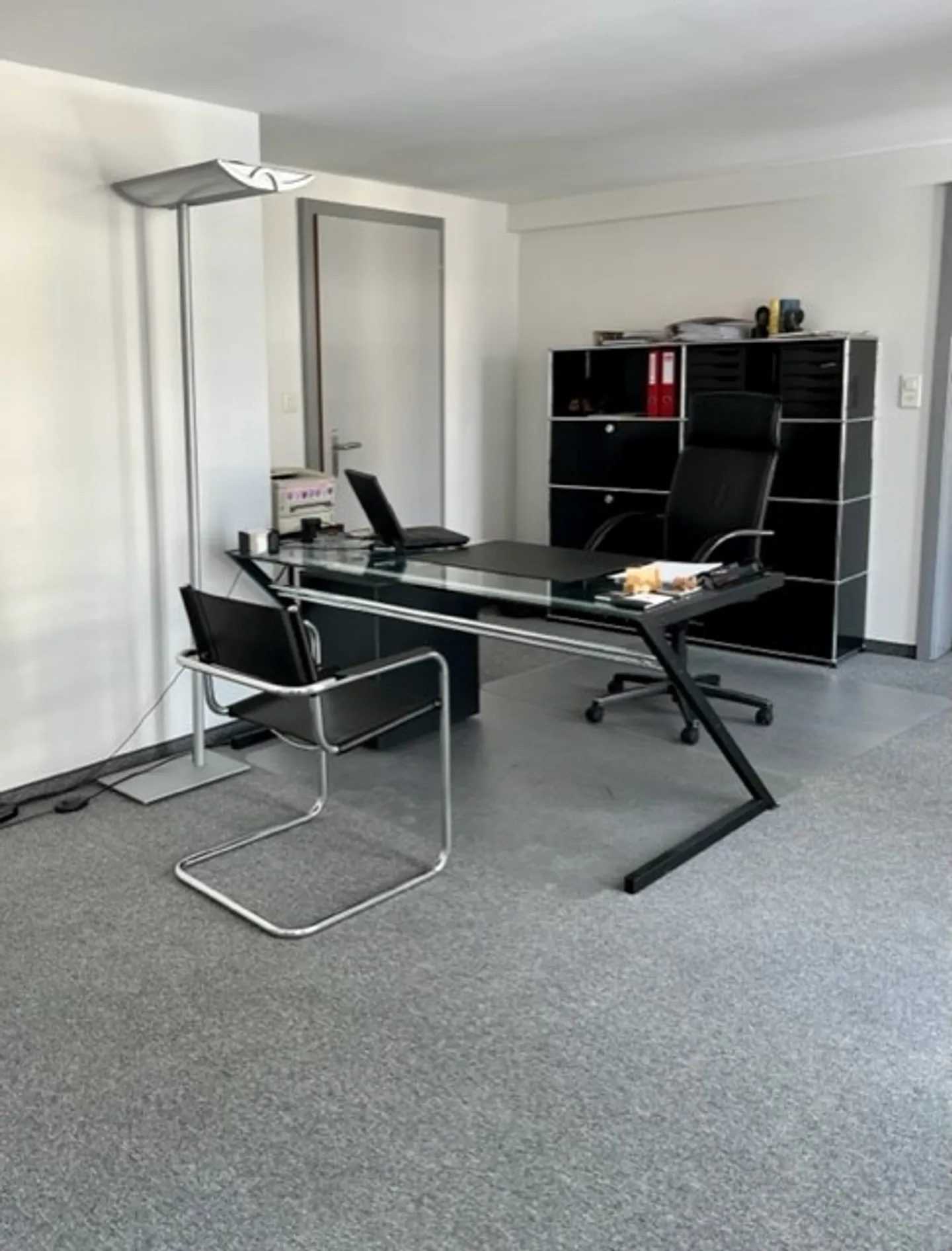 À louer bureau / cabinet de 2 pièces au centre d'Altstätten - Photo 3 sur 6