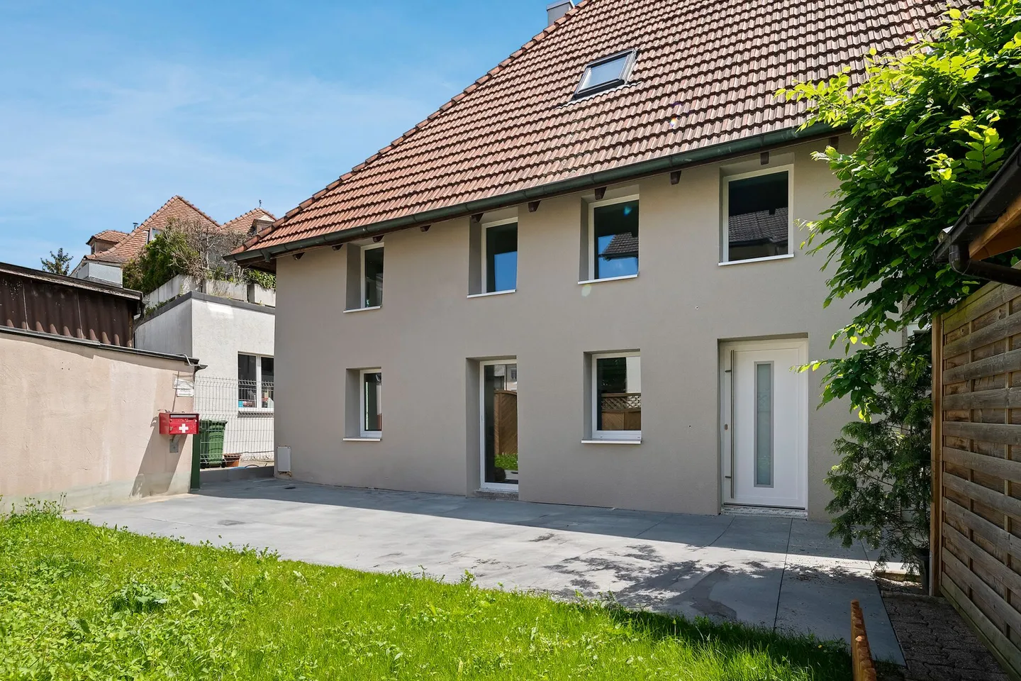 Casa bifamiliare ristrutturata di alta qualità a Wohlen - Foto 11 di 11