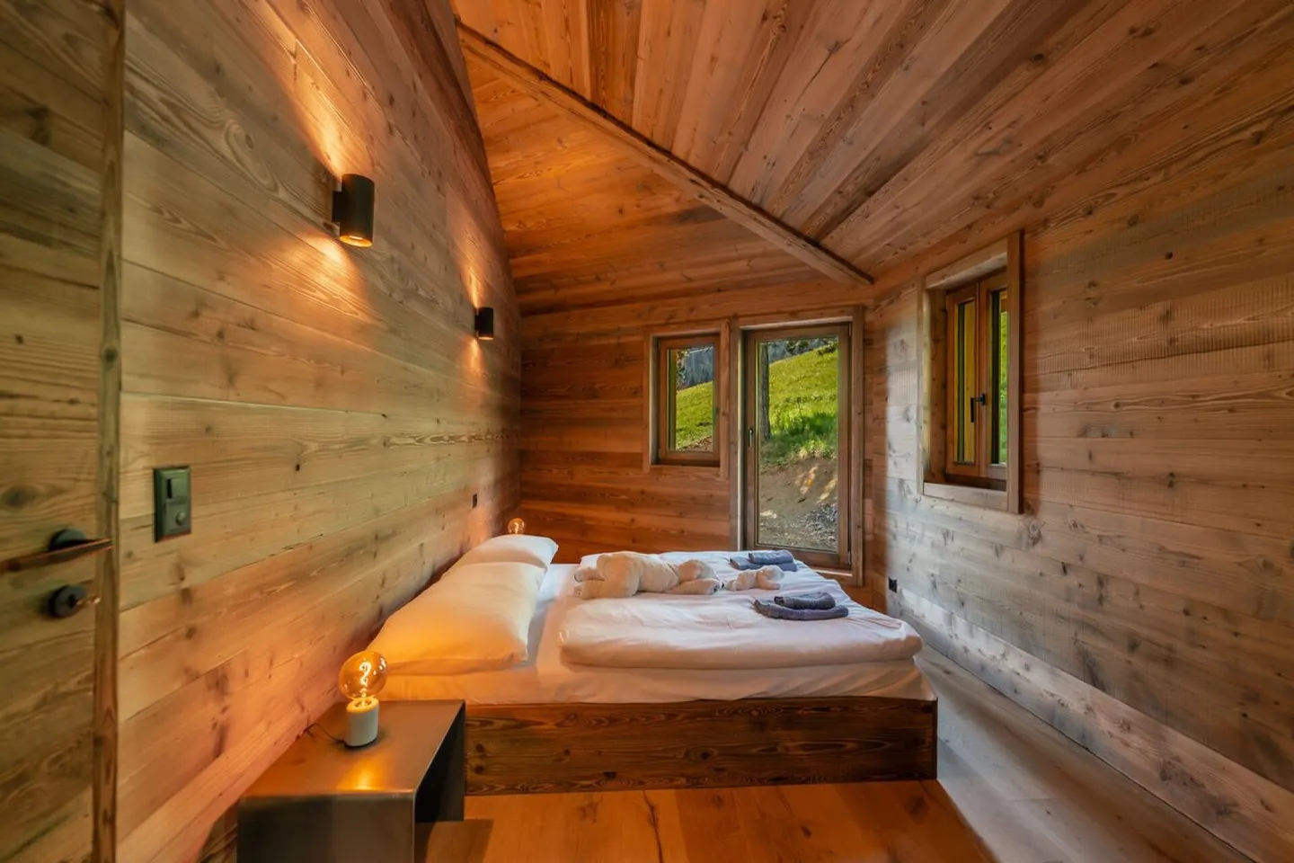 Exceptional Alpine Chalet Retreat - Photo 17 of 30