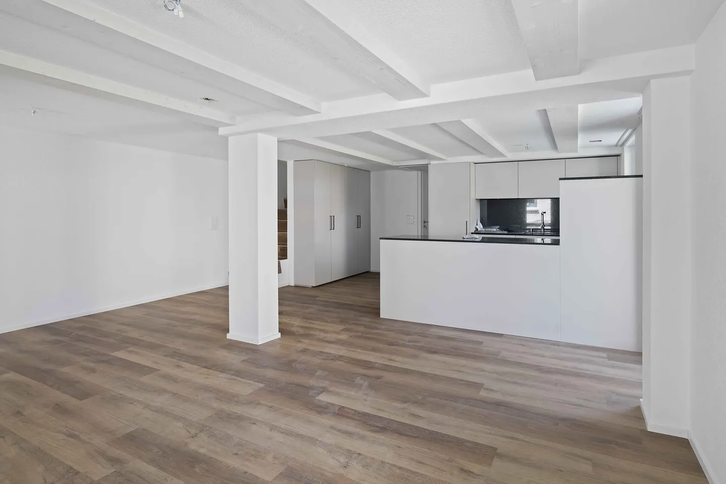 Casa bifamiliare ristrutturata di alta qualità a Wohlen - Foto 2 di 11