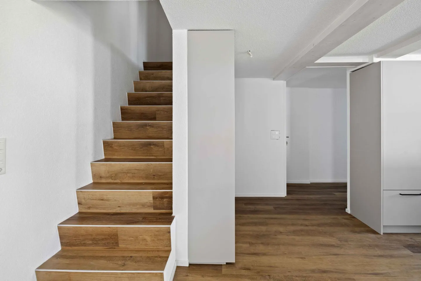 Casa bifamiliare ristrutturata di alta qualità a Wohlen - Foto 3 di 11